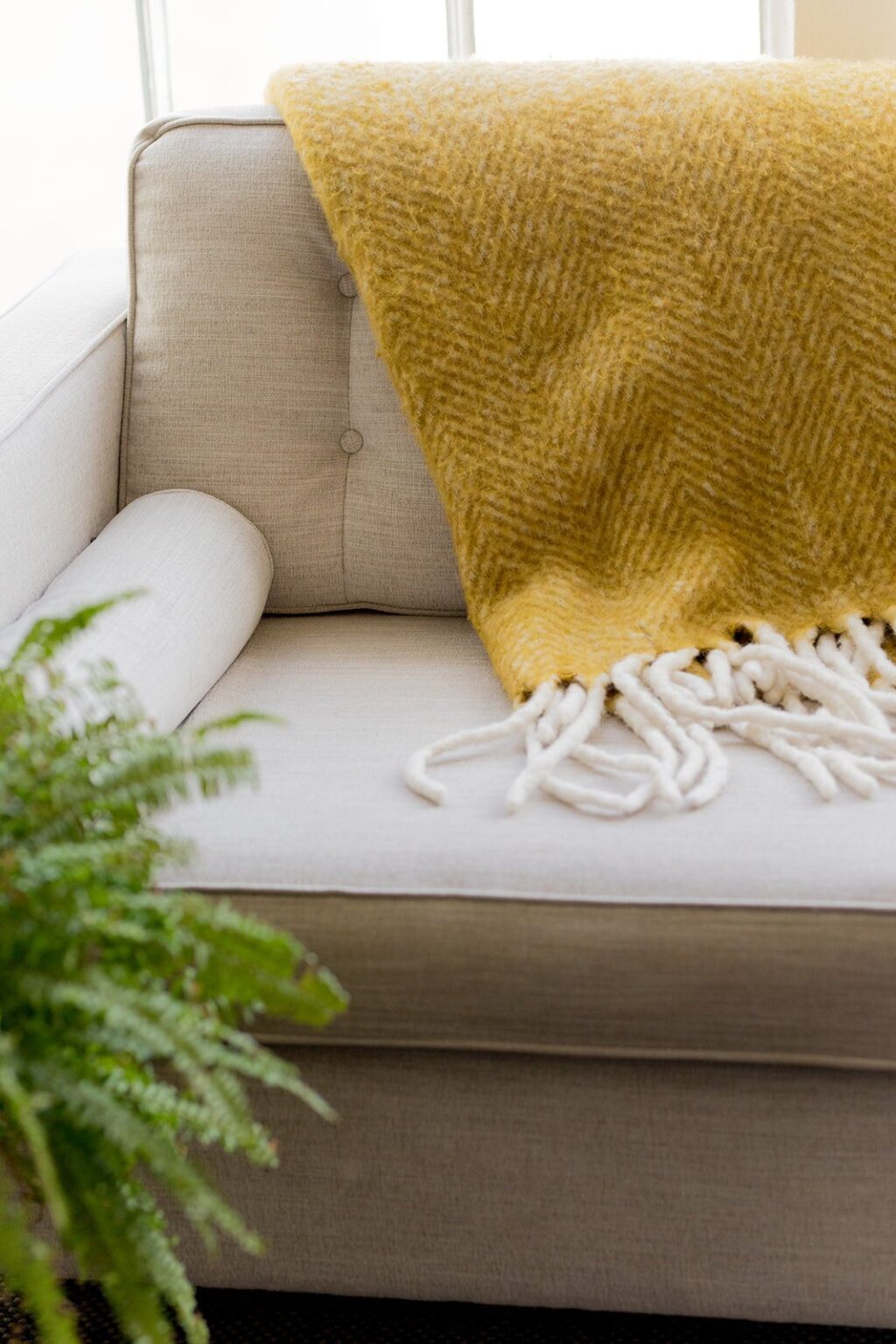 7 Thrifting Apps For Finding Secondhand Furniture & Home Goods The