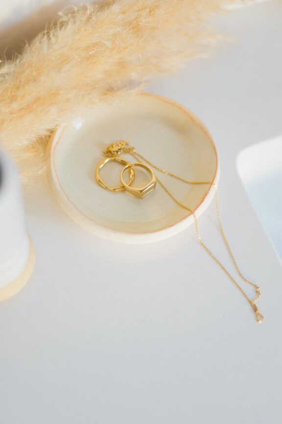 11 Best sites To Buy Vintage Jewelry Online In 2024 The Good Trade