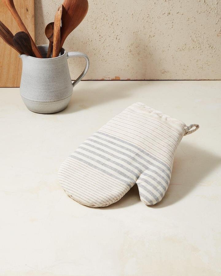 oven-mitts-made-trade-gifts-for-your-parents.jpg