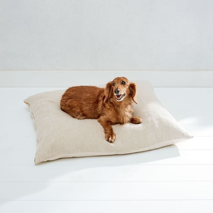 the-wolf-nest-linen-dog-bed-sustainable-pet-gifts.jpg