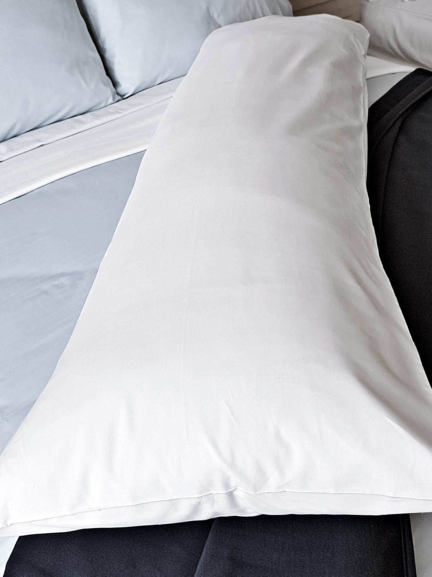 7 Best Body Pillows Made From Nontoxic Materials - The Good Trade