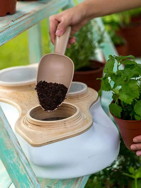 indoor compost bin