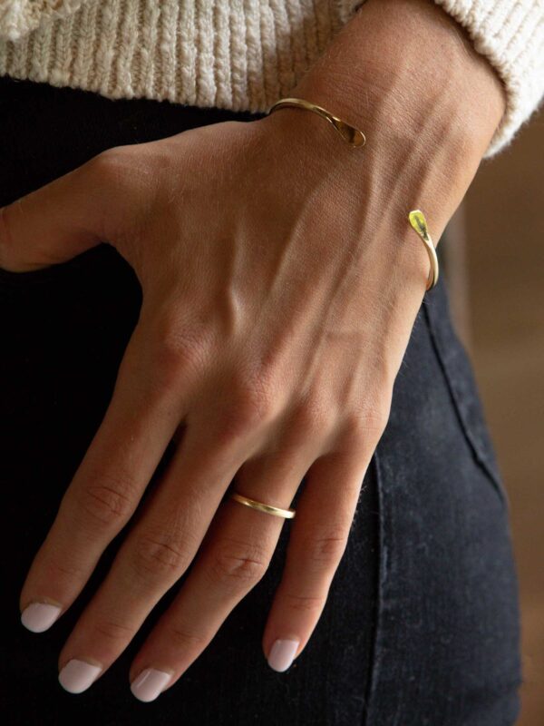 9 Best Minimalist Jewelry Brands For Everyday Wear The Good Trade
