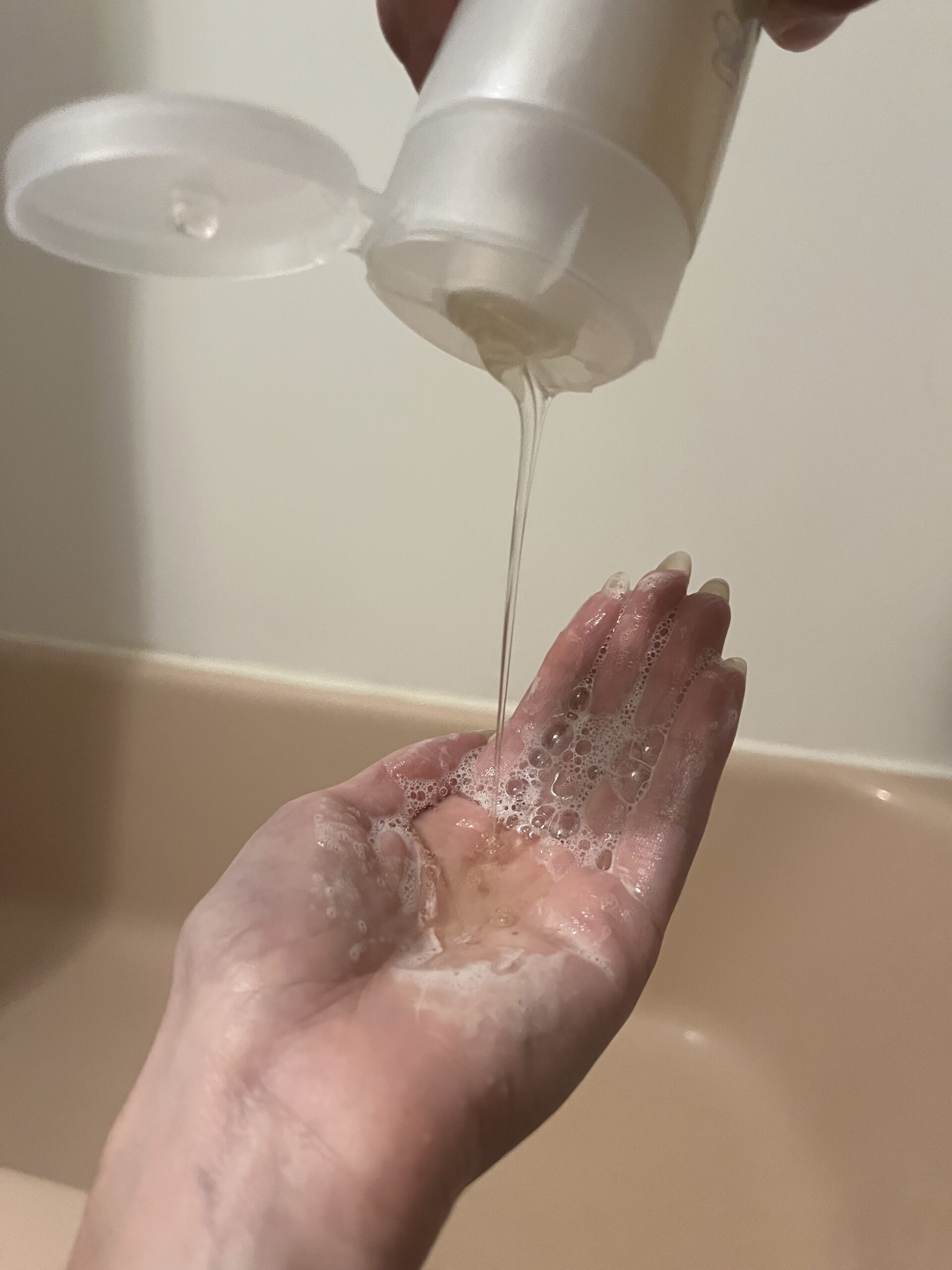 100% Pure shampoo being poured into a hand
