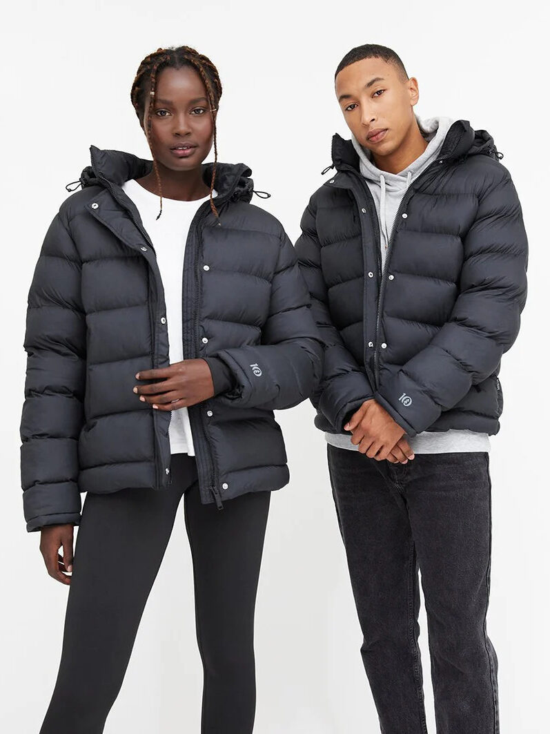 2 models wearing black tentree puffer jackets. 