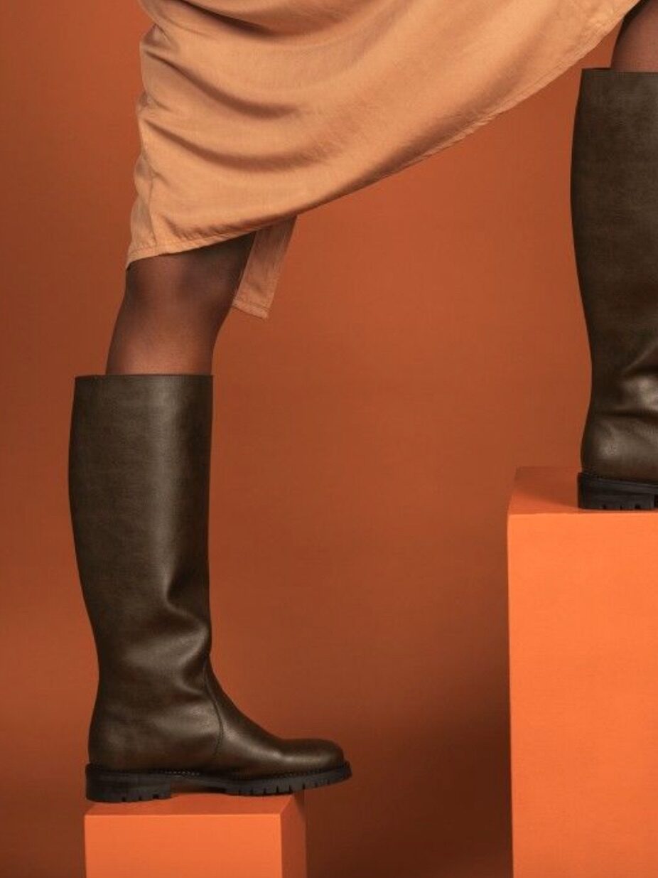 A model wearing sustainable boots from Nae