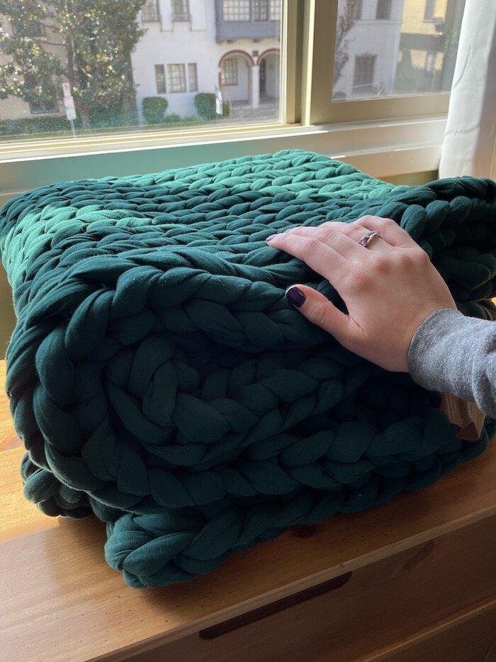 Bearaby Tree Napper Review // Sustainable Weighted Blanket with Tencel 
